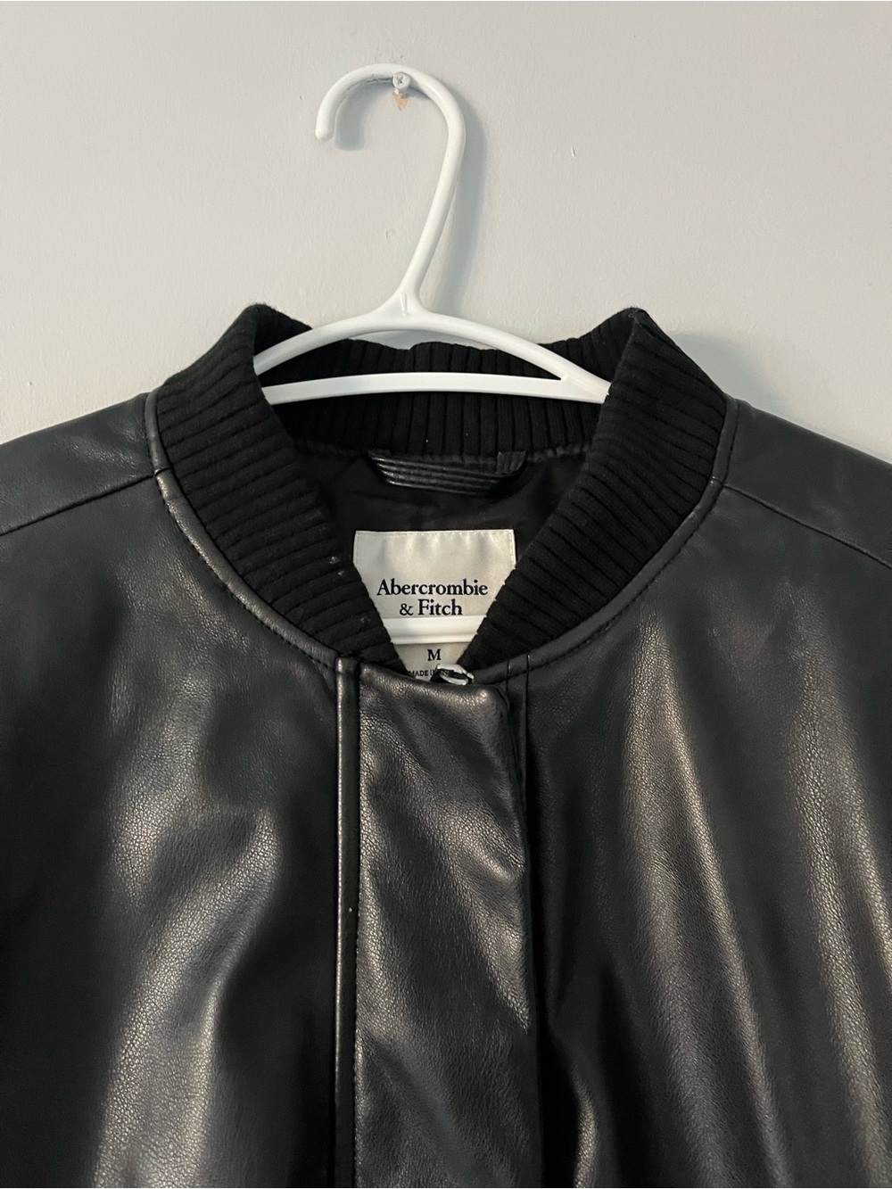 Abercrombie & Fitch Black vegan Leather cropped Bomber Jacket - Picture 2 of 14